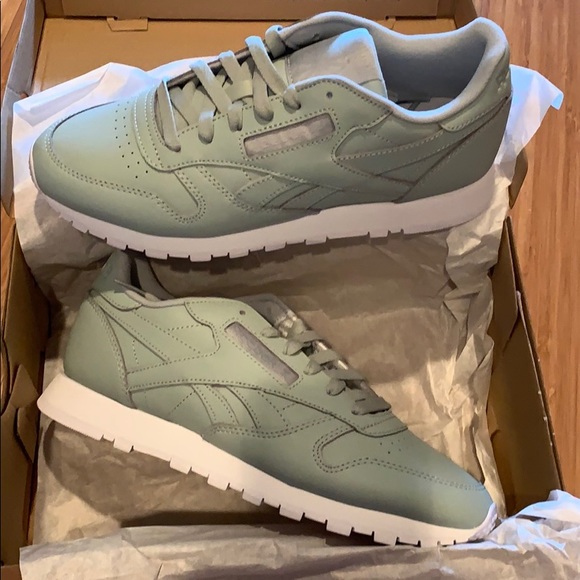 mint green reebok